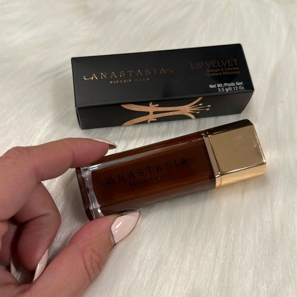 Anastasia Beverly Hills Lip Velvet Liquid Lipstick Brownie - Picture 2 of 3